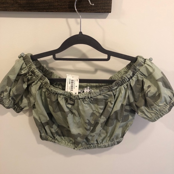 Ladies camo crop top, size small, new with tags - Picture 1 of 2
